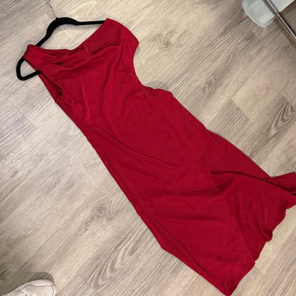 Twist-Side Burgundy Maxi Dress with Side Slit - Picture 4 of 5